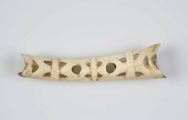 WM-33932 Neusstaaf Noord-Asmat voor 1955 etnografica