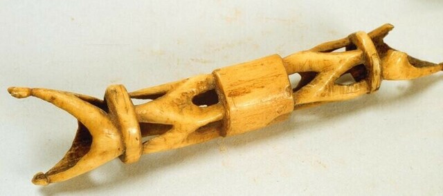 WM-34631 neusstaaf centraal-asmat voor 1954 etnografica