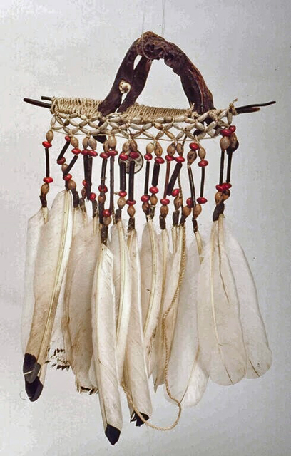 WM-53929 Borstsieraad met mensenkaak - snelteken v etnografica