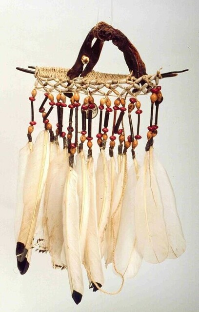 WM-53929 Borstsieraad met mensenkaak-snelteken ver etnografica