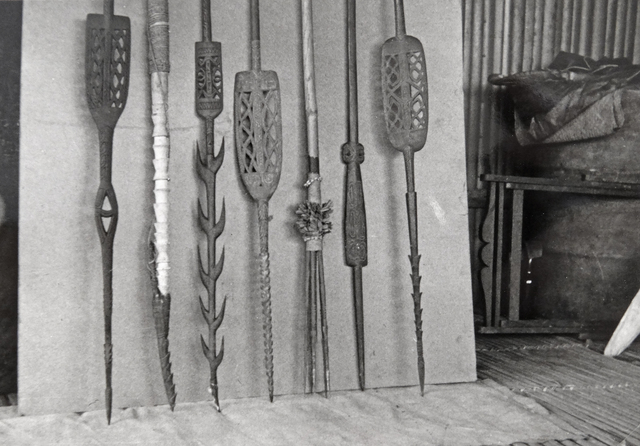 20219 Serie KI-356 Speren etnografica