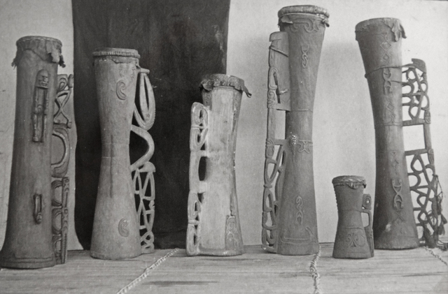 20219 Serie KI-359 Serie trommen etnografica