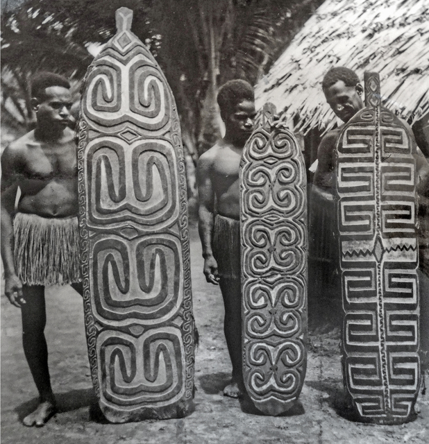 DSC08152b-uitsnede 20162-17 Jongens met Mappi-schi etnografica