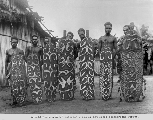 DSC08182b 20164 Verschillende soorten schilden die etnografica