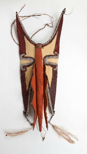 TM-260-3e Achterschild evan een visdema-figurant - etnografica