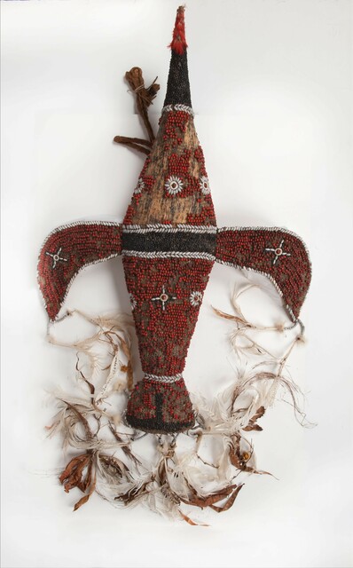 TM-526-6 Onderdeel van een danskostuum voor een de etnografica