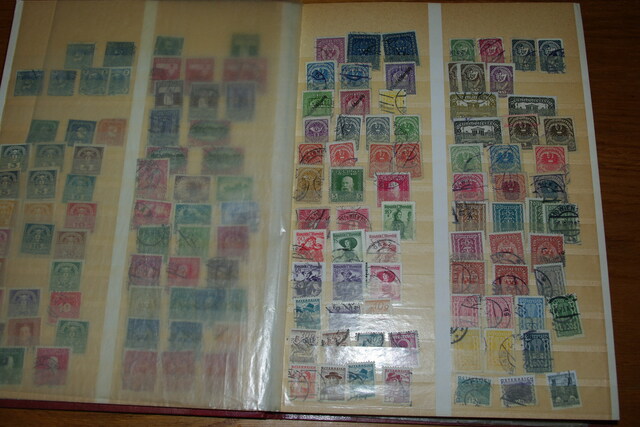 IMGP0277 Deze 4 albumai plius Vatikanas