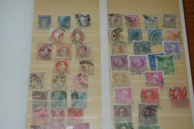 IMGP0279 Deze 4 albumai plius Vatikanas