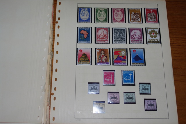 IMGP0282 Deze 4 albumai plius Vatikanas