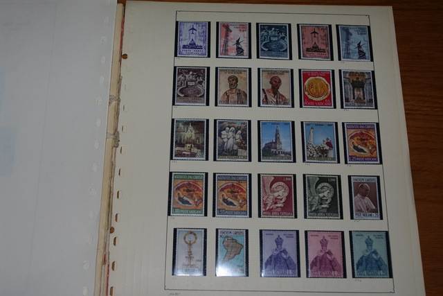 IMGP0283 Deze 4 albumai plius Vatikanas