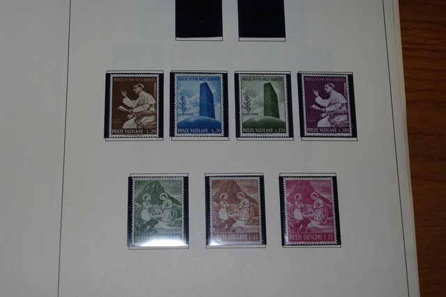 IMGP0287 Deze 4 albumai plius Vatikanas