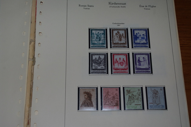 IMGP0288 Deze 4 albumai plius Vatikanas