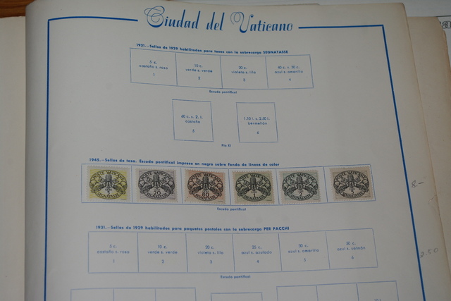 IMGP0293 Deze 4 albumai plius Vatikanas