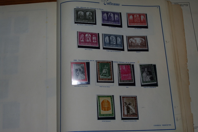 IMGP0297 Deze 4 albumai plius Vatikanas