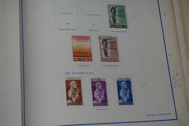 IMGP0300 Deze 4 albumai plius Vatikanas