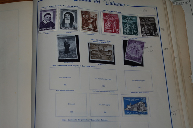 IMGP0302 Deze 4 albumai plius Vatikanas