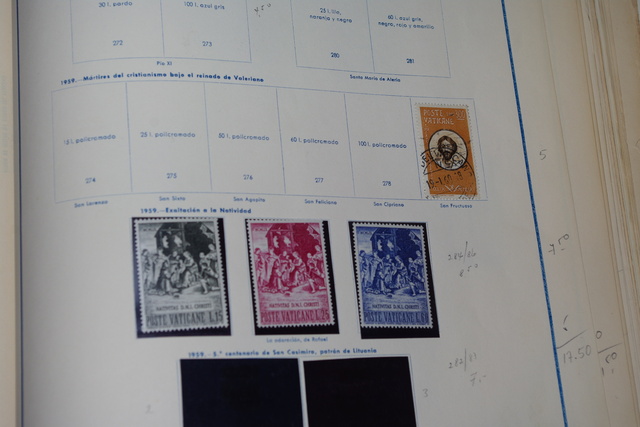 IMGP0305 Deze 4 albumai plius Vatikanas