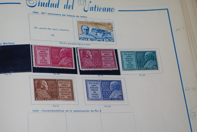 IMGP0307 Deze 4 albumai plius Vatikanas