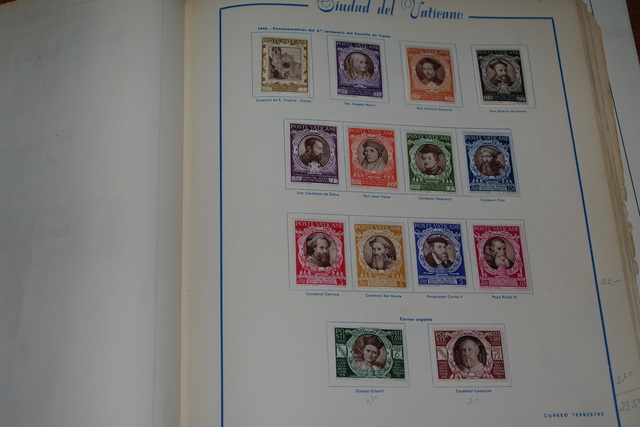 IMGP0309 Deze 4 albumai plius Vatikanas