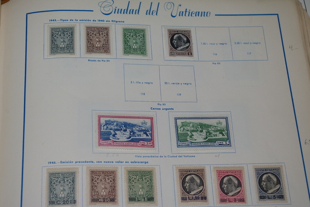 IMGP0311 Deze 4 albumai plius Vatikanas