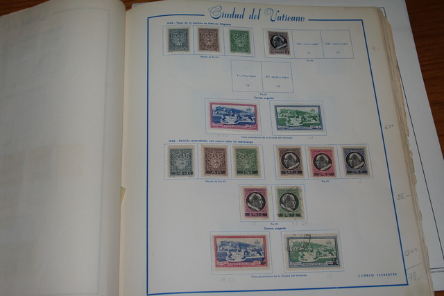 IMGP0312 Deze 4 albumai plius Vatikanas