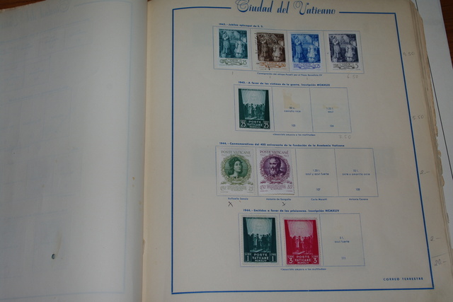 IMGP0313 Deze 4 albumai plius Vatikanas