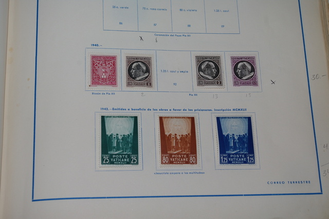 IMGP0314 Deze 4 albumai plius Vatikanas