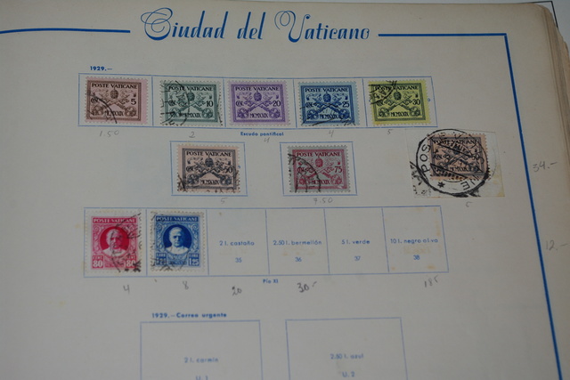 IMGP0316 Deze 4 albumai plius Vatikanas