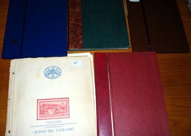 IMGP0317 Deze 4 albumai plius Vatikanas