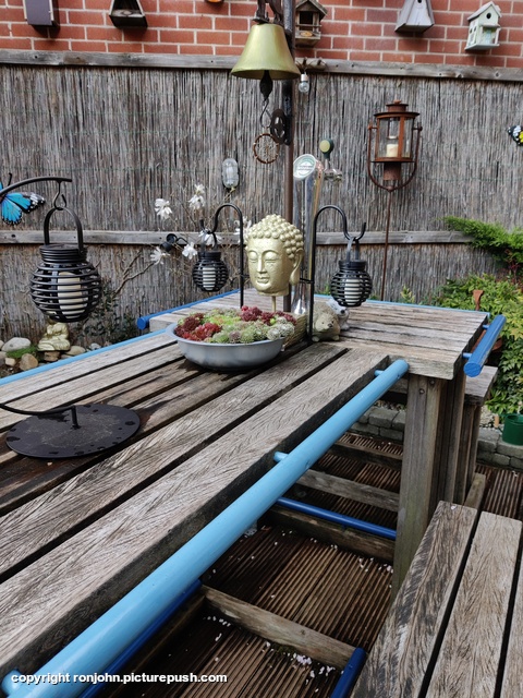 Buitenbar nieuwe lampjes 25-03-26 Garden 2023 & 2024 & 2025 & 2026