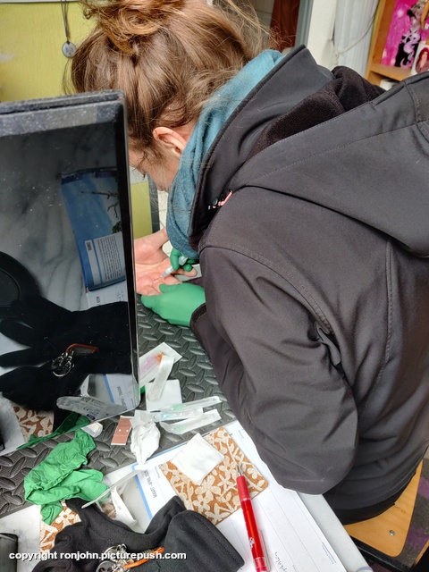 Ron weer spuit in beide handen 31-03-26 2 Home 2021 & 2022 & 2023 & 2024 & 2025