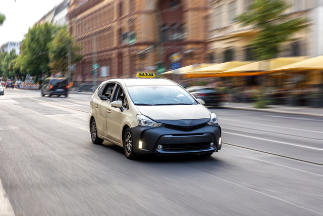 taxi-speeding-through-city-motion-blur-urban-trans outstation car rental in gurgaon