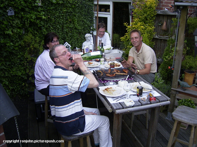 Barbeque van Paul en Ester 20-05-09 29 In de tuin 2010