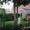 Tuin klaar 24-08-02 15 - In de tuin 2001
