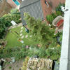 Vanaf het dak 05-08-02 01 - In de tuin 2001
