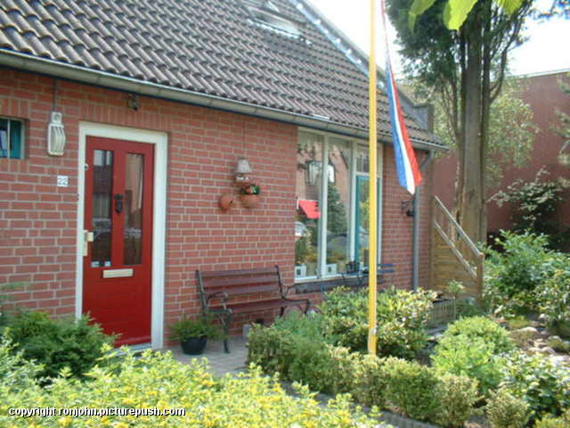 Tuin 01-06-03 04 In de tuin 2004