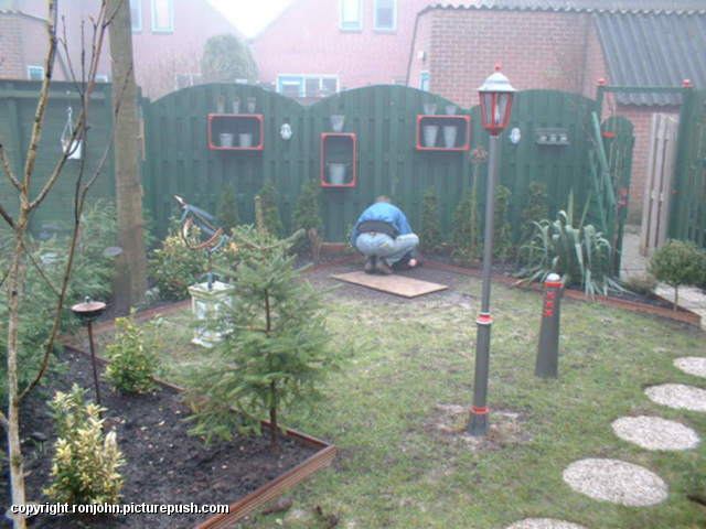 Tuinaanleg restant gazon 07-03-03 10 In de tuin 2004