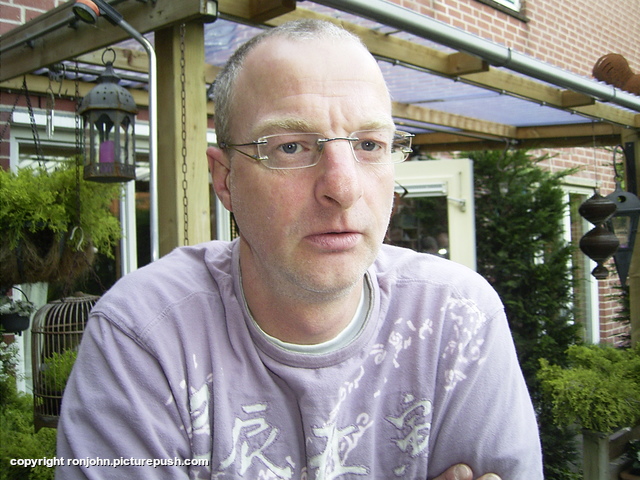 John 23-06-09 In de tuin 2010