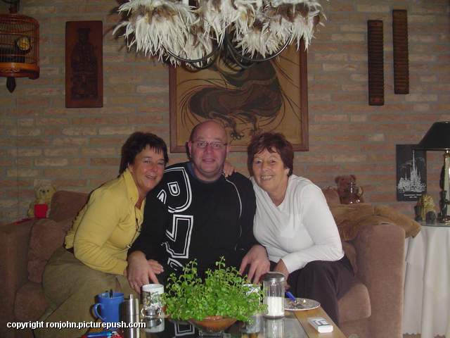 Drie nichten 17-11-04 -01 In huis 2004 en 2005