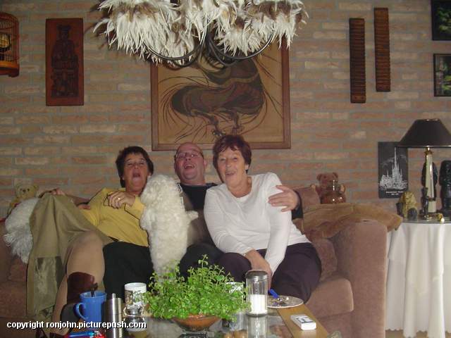 Drie nichten 17-11-04 -02 In huis 2004 en 2005