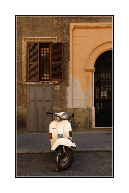 -Roma scooter Italy photos