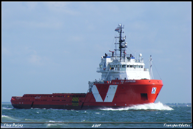 4-07-09 17-0709 035-border diverse trucks in Zeeland