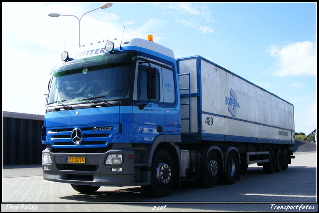 4-07-09 17-0709 168-border diverse trucks in Zeeland