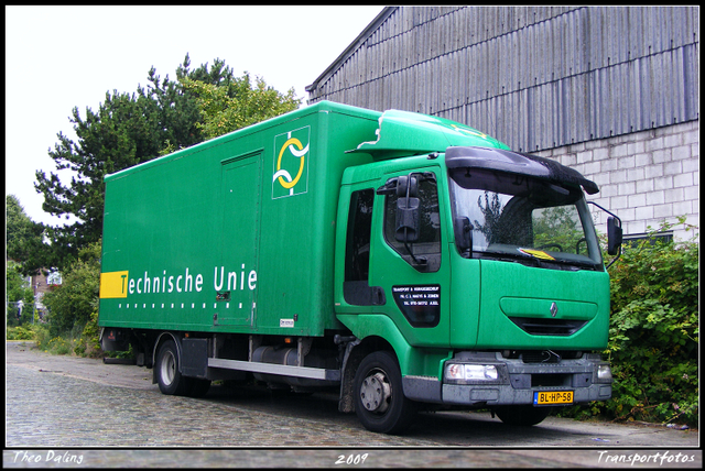 4-07-09 17-0709 686-border diverse trucks in Zeeland