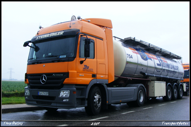 4-07-09 17-0709 952-border diverse trucks in Zeeland