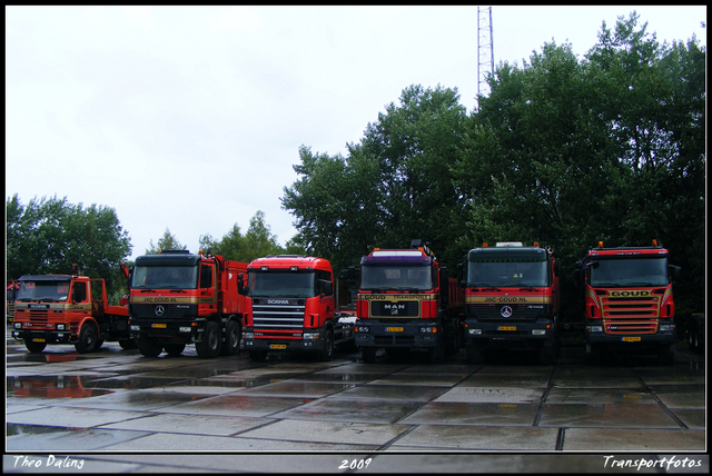 4-07-09 17-0709 993-border diverse trucks in Zeeland