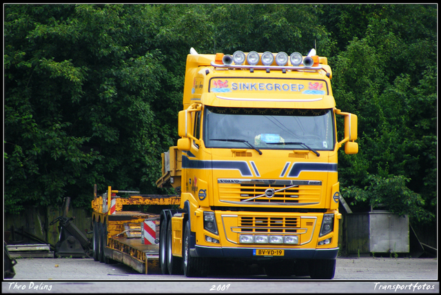 4-07-09 17-0709 1004-border diverse trucks in Zeeland