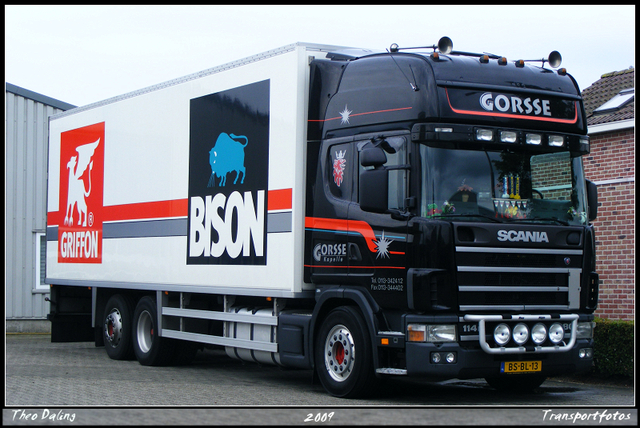 4-07-09 17-0709 1014-border diverse trucks in Zeeland