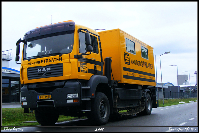 4-07-09 17-0709 1018-border diverse trucks in Zeeland