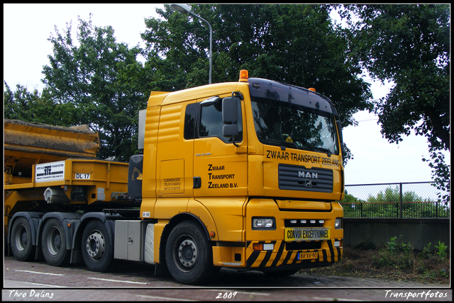 4-07-09 17-0709 1036-border diverse trucks in Zeeland